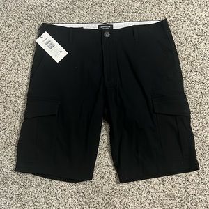 MENS Jack & Jones Intelligence cargo shorts in black